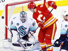 Chris Driedger, Elías Lindholm