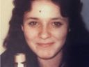 警方公布了伊娃·德沃夏克 (Eva Dvorak) 的照片，警方认为她于 1976 年被加里·艾伦·斯雷里 (Gary Allen Srery) 杀害。