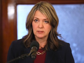 Leong: Danielle Smith can’t stay above Alberta separation fray Leong: Danielle Smith can’t stay above Alberta separation fray