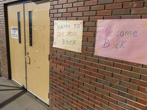 ক্রিস সিমস: শিক্ষার্থীরা ক্লাসে ফিরে এসেছে এবং করদাতারা স্বস্তি পেয়েছে ক্রিস সিমস: শিক্ষার্থীরা ক্লাসে ফিরে এসেছে এবং করদাতারা স্বস্তি পেয়েছে