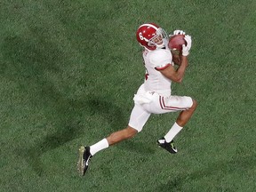 Alabama's DeVonta Smith catches a touchdown pass during overtime of the NCAA college football playoff championship game against Georgia Monday, Jan. 8, 2018, in Atlanta. (AP Photo/John Bazemore)