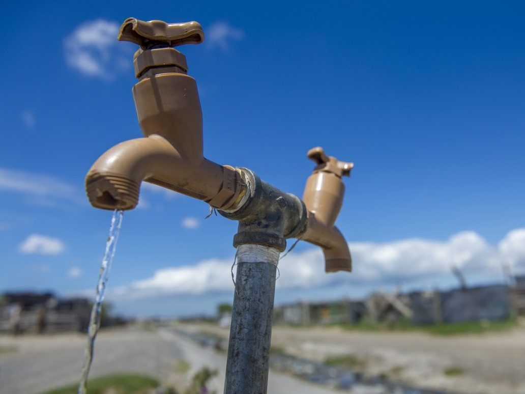 day-zero-south-africa-s-cape-town-running-out-of-water-canoe-com