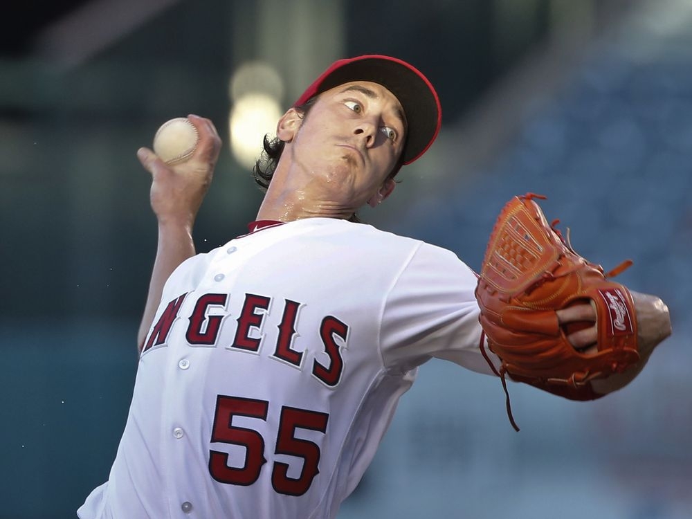 Tim Lincecum signing with Rangers delayed due to death in his
