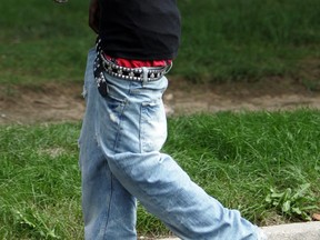 A man wears his pants below his waist in Washington, D.C., on 30 Aug. 2007.