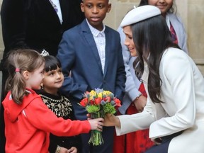 Meghan Markle, clearly touched by flowers from British schoolchildren, appears deeply touched.