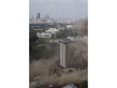 Heavy smoke engulfs the Waterfront Manila Pavilion building, after a fire broke out at the hotel and casino complex in Manila on March 18, 2018. (TED ALJIBE/AFP/Getty Images)