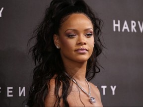 Rihanna is urging her fans to dump messaging app Snapchat.
