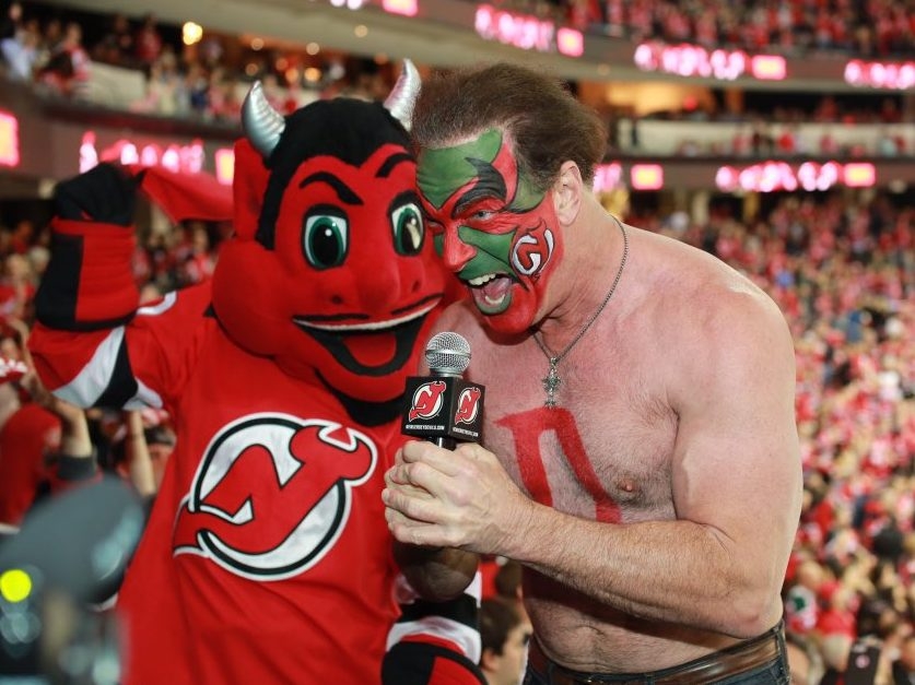 Seinfeld face painter David Puddy shows up at Devils game
