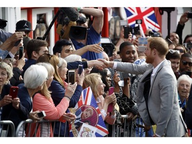 Britain's Prince Harry greets well-wishers on the street outside Windor Castle in Windsor on May 18, 2018, the eve of Britain's Prince Harry's royal wedding to US actress Meghan Markle.  Britain's Prince Harry and US actress Meghan Markle will marry on May 19 at St George's Chapel in Windsor Castle.