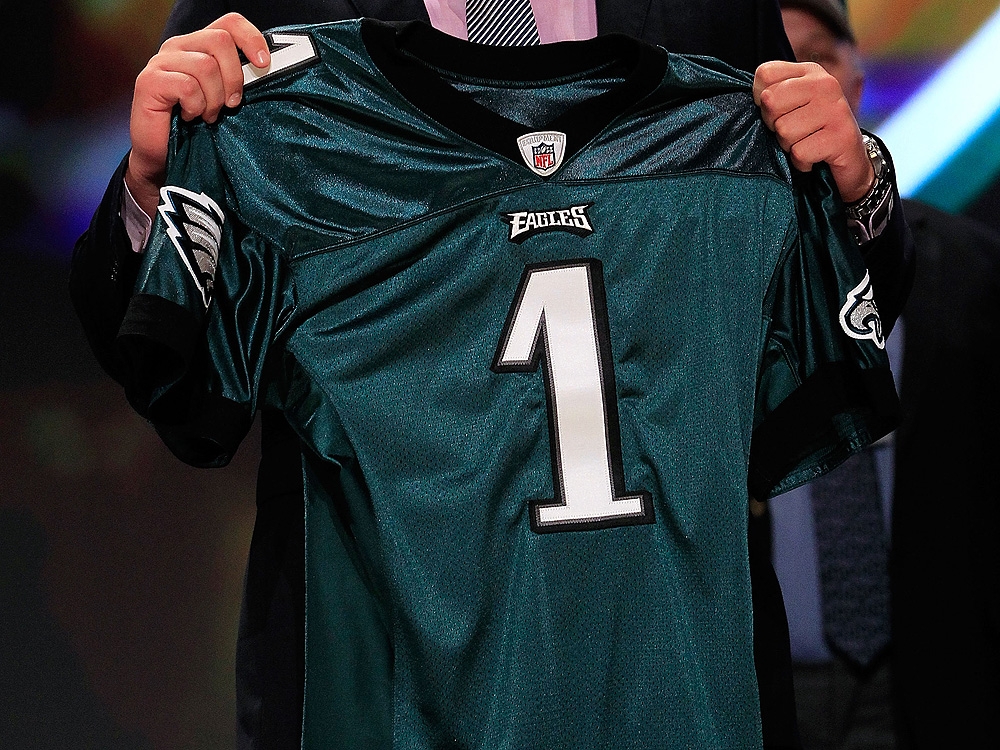 Groom says 'I do' in Eagles jersey after winning Super Bowl bet with fiancé