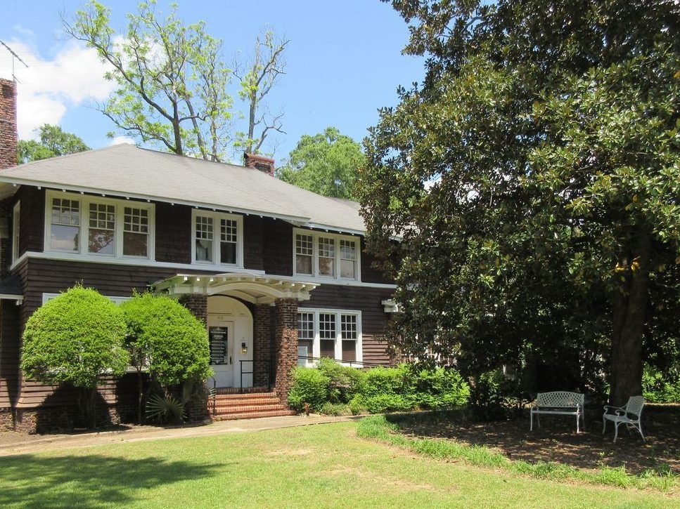 'Great Gatsby' writer F. Scott Fitzgerald's former home is an Airbnb ...