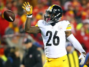 Running back Le'Veon Bell of the Pittsburgh Steelers tosses the ball forward after gaining a first down against the Kansas City Chiefs during the first quarter in the AFC Divisional Playoff game at Arrowhead Stadium on January 15, 2017 in Kansas City, Missouri. (Dilip Vishwanat/Getty Images)