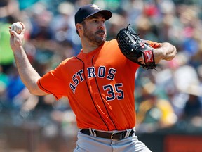 Justin Verlander of the Houston Astros pitches against the Oakland Athletics on August 19, 2018 in Oakland. (Jason O. Watson/Getty Images)
