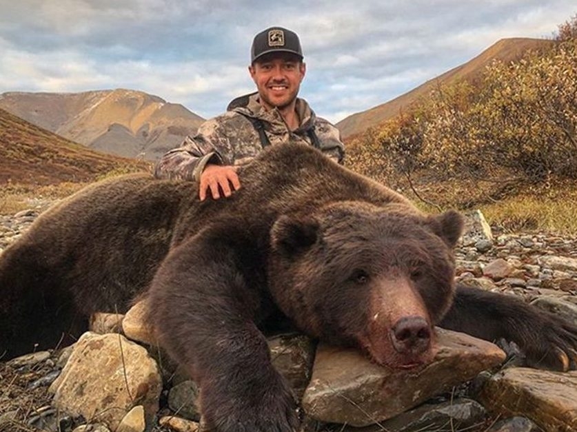Ex-NHLer sparks online outrage after he hunts grizzly bear in Yukon