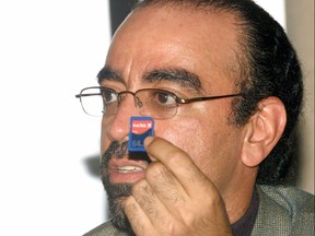 Marc Hannah displays computer chip during press conference on August 15, 2002 in Studio City, Calif. (Frederick M. Brown/Getty Images)