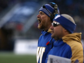 Blue Bombers head coach Mike O’Shea yells instructions to his team during the West semifinal against the Edmonton Eskimos in Winnipeg in 2017. (KEVIN KING/WINNIPEG SUN FILE)