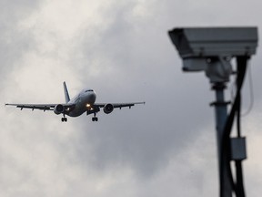 An aircraft comes in to land as the runway is reopened at Gatwick Airport on December 21, 2018 in London, England. (Jack Taylor/Getty Images)