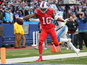 Robert Foster of the Buffalo Bills runs for a touchdown as Mike Ford of the Detroit Lions attempts to make the stop at New Era Field on December 16, 2018 in Buffalo. (Tom Szczerbowski/Getty Images)
