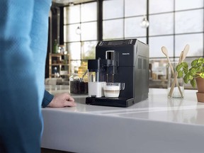 Philips 3100 series (EP3360/14) fully automatic espresso machine.