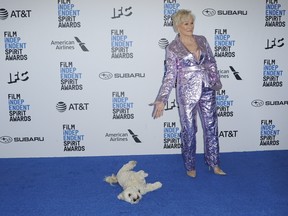 Glenn Close arrives with her "date," Pippy, at the  2019 Independent Spirit Awards in Los Angeles, Calif., Feb. 23. 2019. (Apega/WENN.com)
