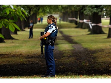 Police officers guard the area close to the Masjid al Noor mosque after a shooting incident in Christchurch on March 15, 2019. - Attacks on two Christchurch mosques left at least 40 dead on March 15, with one gunman  identified as an Australian extremist -- apparently livestreaming the assault that triggered the lockdown of the New Zealand city.