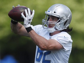Luke Willson catches a pass during practice at the Detroit Lions' training camp in Allen Park, Mich., Wednesday, June 6, 2018. (THE CANADIAN PRESS/AP-Paul Sancya)