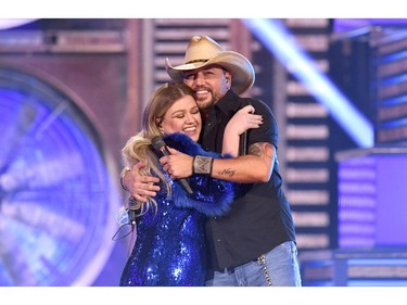 (L-R) Kelly Clarkson and Jason Aldean perform onstage during the 54th Academy Of Country Music Awards at MGM Grand Hotel & Casino on April 7, 2019 in Las Vegas.
