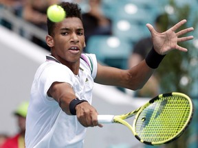 Felix Auger-Aliassime returns to John Isner during their semifinal at the Miami Open Friday, March 29, 2019, in Miami Gardens, Fla. (THE CANADIAN PRESS/AP, Lynne Sladky)