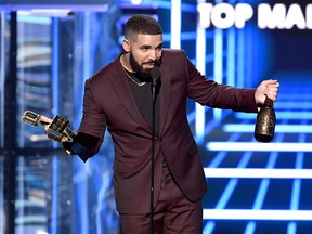 Drake accepts the Top Male Artist award onstage during the 2019 Billboard Music Awards at MGM Grand Garden Arena on May 1, 2019 in Las Vegas. (Kevin Winter/Getty Images for dcp)