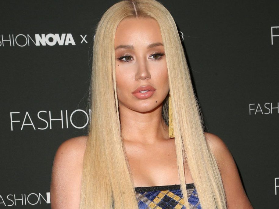 Iggy Azalea deletes social media accounts following topless photo leak