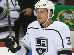 Kings defenceman Dion Phaneuf acknowledges the crowd while playing in his 1000th NHL game against the Flames in Calgary on Nov. 30, 2018.