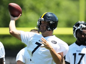 Pittsburgh Steelers quarterback Ben Roethlisberger (7) throws a pass in drills during minicamp at UPMC Rooney Sports Complex. (Charles LeClaire-USA TODAY Sports)