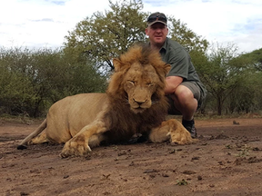 British hunter Carl Knight has come to the defence of Darren and Carolyn Carter, the Canadian couple from Edmonton, Alta., that received widespread backlash for posing with a dead lion they killed while on a safari hunting trip.