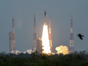 India's Geosynchronous Satellite Launch Vehicle Mk III-M1 blasts off carrying Chandrayaan-2, from the Satish Dhawan Space Centre at Sriharikota, India, July 22, 2019. (REUTERS/P. Ravikumar)