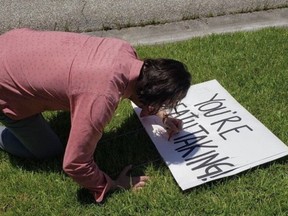 Keanu Reeves signs a fan's yard sign on the way to set of his new Bill & Ted sequel, Face The Music, in Louisiana earlier this week. (Ed Soloman/Twitter)