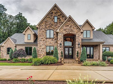 Phil Kessel has put his suburban Pittsburgh home up for sale after his trade to the Arizona Coyotes. (REALTOR.COM)