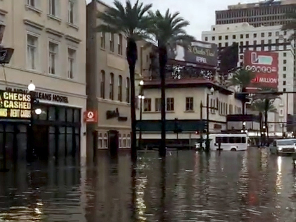 Rainfall floods New Orleans streets, city bracing for hurricane Rainfall floods New Orleans streets, city bracing for hurricane