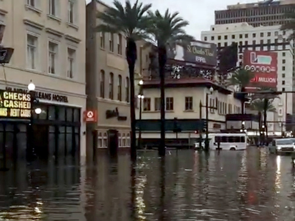 Rainfall floods New Orleans streets, city bracing for hurricane