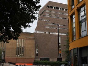 A general view shows the Tate Modern gallery with its viewing platform in London on August 4, 2019 after it was put on lock down and evacuated after an incident involving a child falling from height and being airlifted to hospital. - London's Tate Modern gallery was evacuated on August 4 after a child fell "from a height" and was airlifted to hospital. A teenager was arrested over the incident, police said, without giving any details of the child's condition.