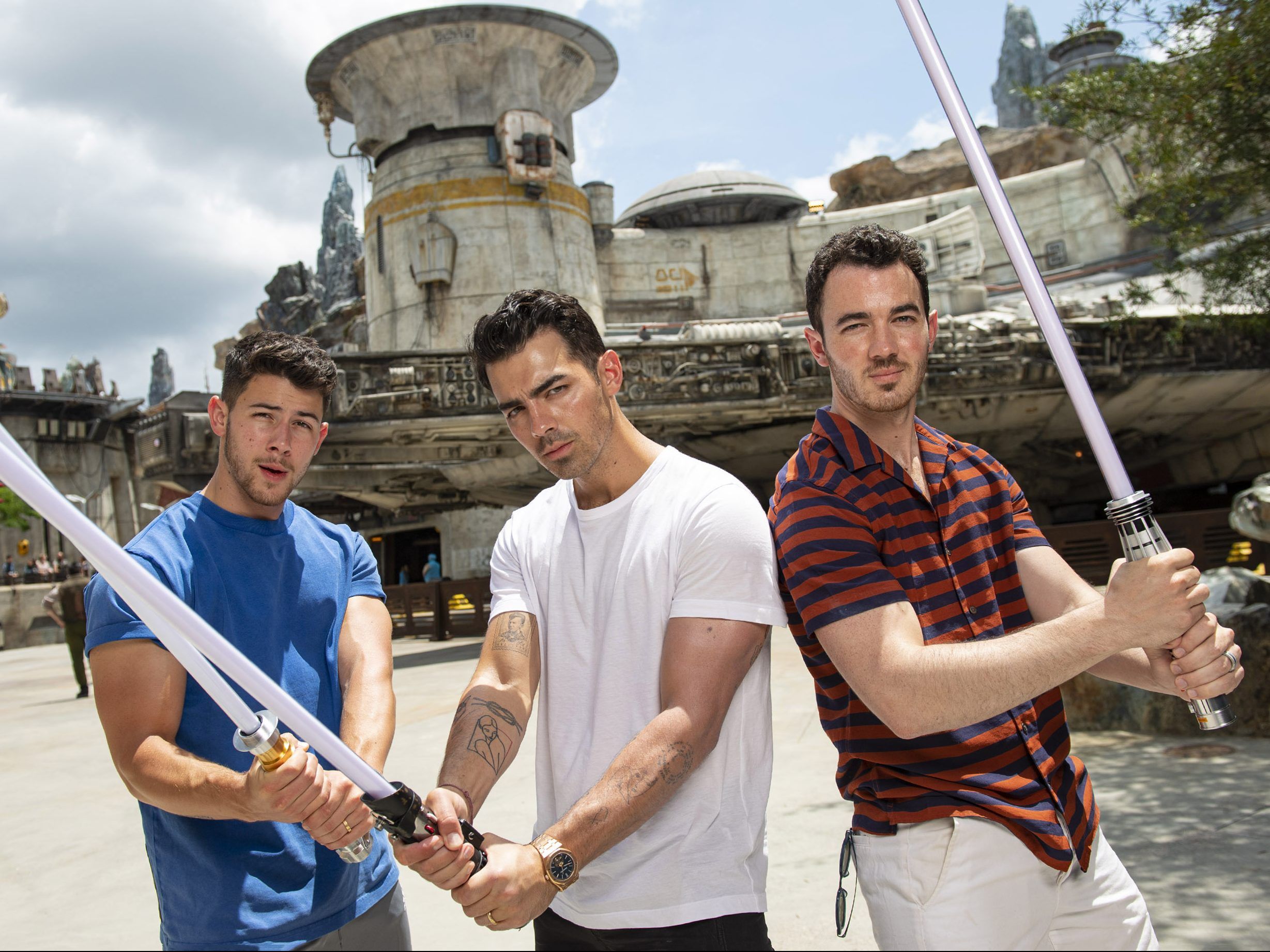 Jonas Brothers Take Over Disney World To Celebrate Tour | Canoe.Com