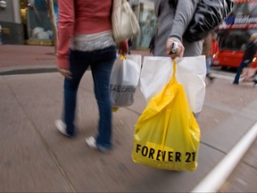 Shoppers walk in downtown San Francisco as they take advantage of the post-Christmas sales Dec. 27, 2007 in San Francisco, Calif. (David Paul Morris/Getty Images)