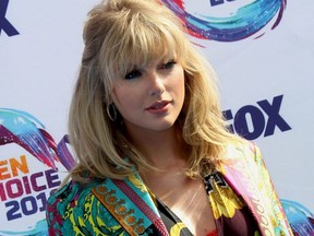 Taylor Swift poses for photos at the Teen Choice Awards 2019 Arrivals held at Hermosa Beach Pier Plaza in Los Angeles, on Aug. 11, 2019.
