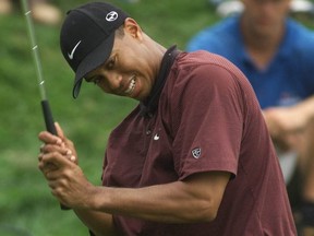 Tiger Woods reacts after missing a birdie putt on the 15th hole at the 2000 Canadian Open. (Postmedia Network files)