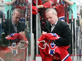Canadiens Hall of Famer Guy Lafleur signs autographs for fans before alumni game in Calgary on Dec. 3, 2015.