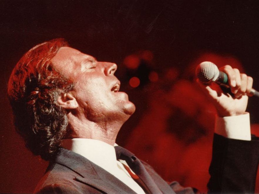 Spanish judge rules 43-year-old man is son of Julio Iglesias