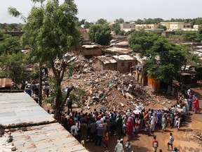 People look at the site of a collapsed building in Bamako, Mali September 2, 2019. REUTERS/Annie Risemberg