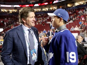 Nick Robertson (right) speaks with Maple Leafs coach Mike Babcock during the 2019 NHL draft in Vancouver. Robertson was selected 53rd overall by Toronto.