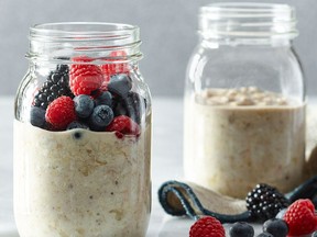 Overnight Hearty Oatmeal Breakfast - Dairygoodness.ca.