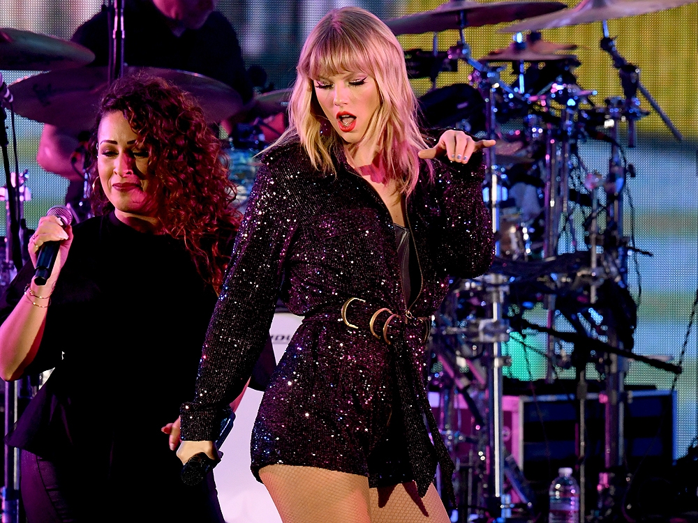 Taylor Swift named American Music Awards' 'Artist of the Decade ...