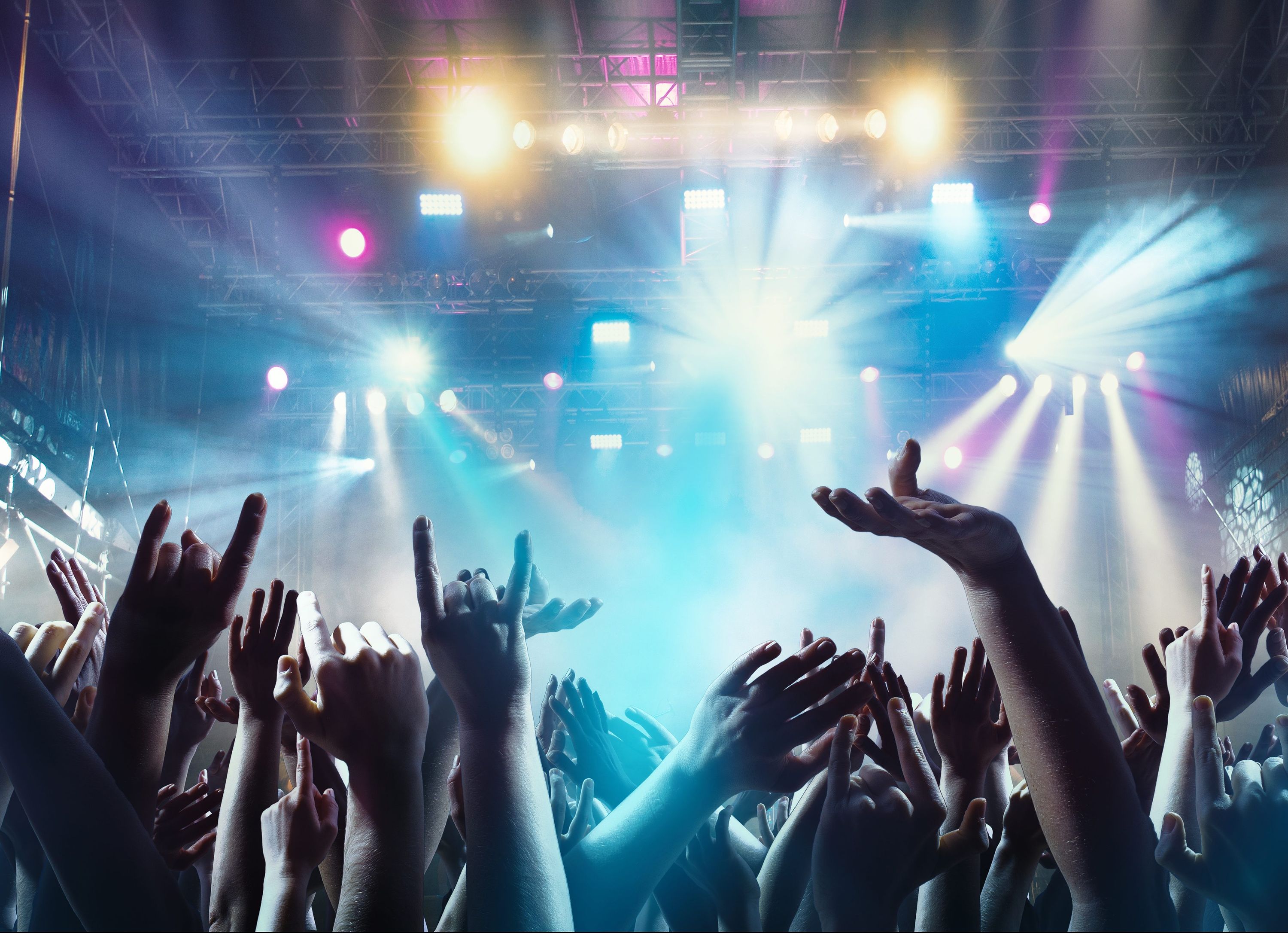 Pregnant partier goes into labour on dance floor of French nightclub at ...